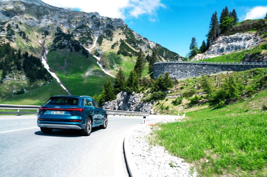  Audi e-tron 55 Quattro 2019 года  (WW) (фото 360 из 452)